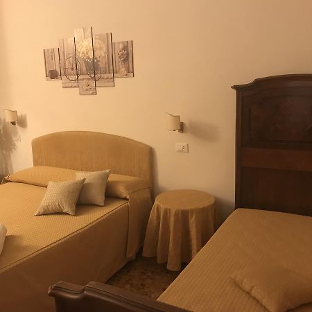 Lady Rose Bed & Breakfast Pise Extérieur photo