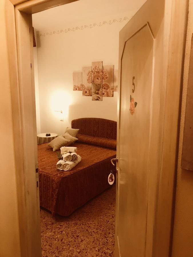 Lady Rose Bed & Breakfast Pise Extérieur photo