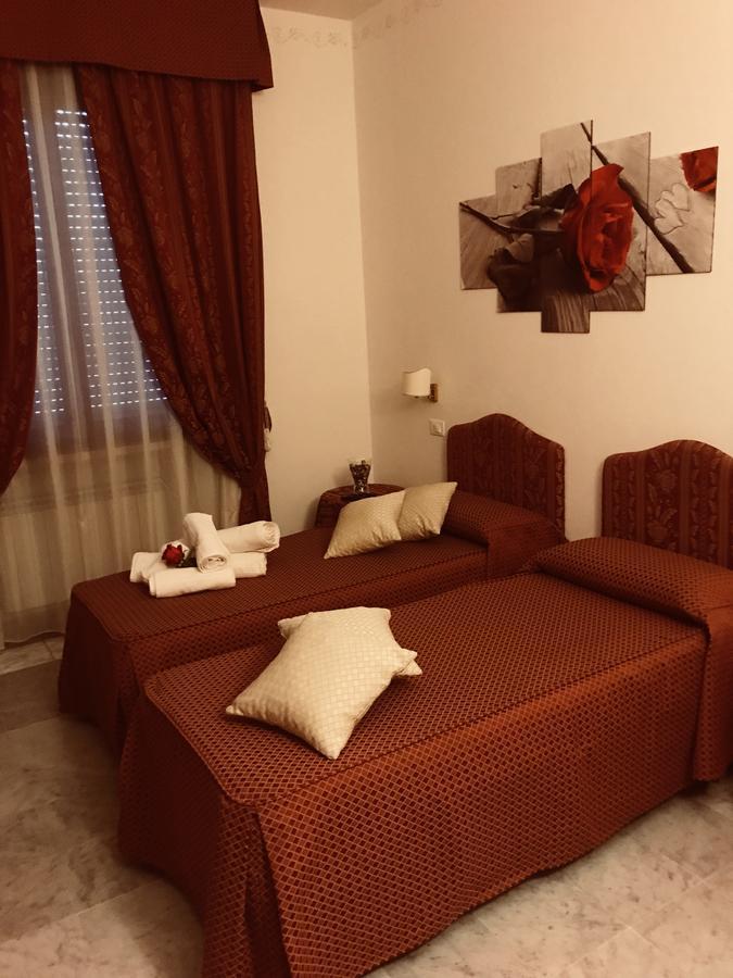 Lady Rose Bed & Breakfast Pise Extérieur photo